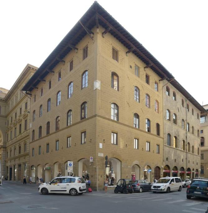 Casa Strozzi - *