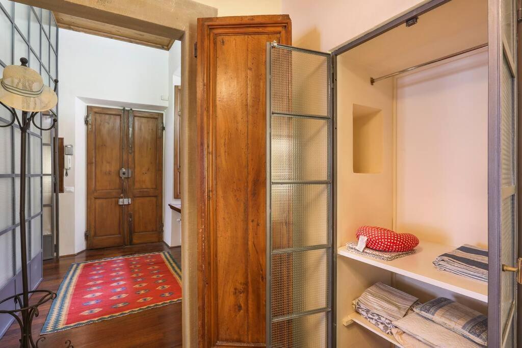 Casa Strozzi - *